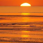 Absolute Beachfront House Ii Дом отдыха