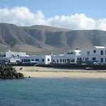 Absolute Beachfront House Ii Дом отдыха Фамара