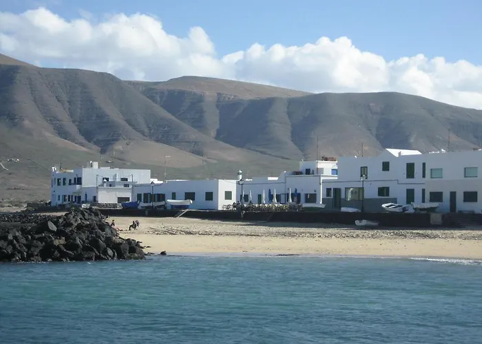 Absolute Beachfront House Ii بيت للعطل فامارا